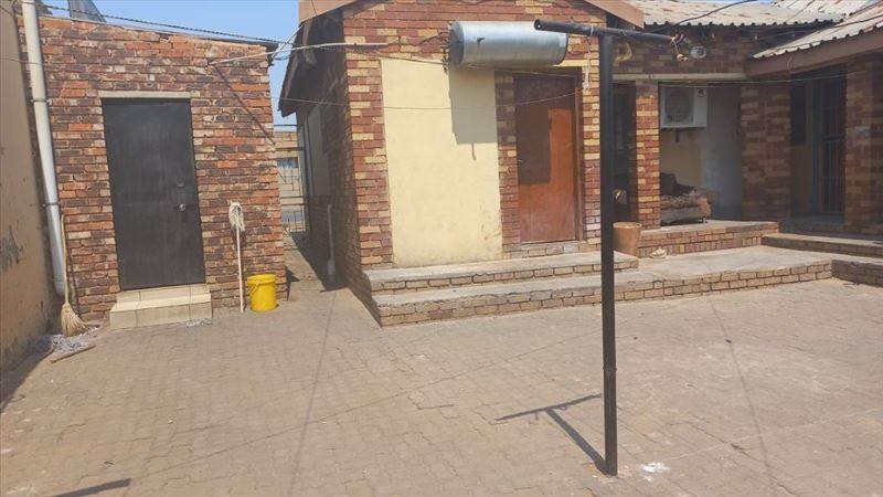 11 Bed House in Tembisa photo number 13