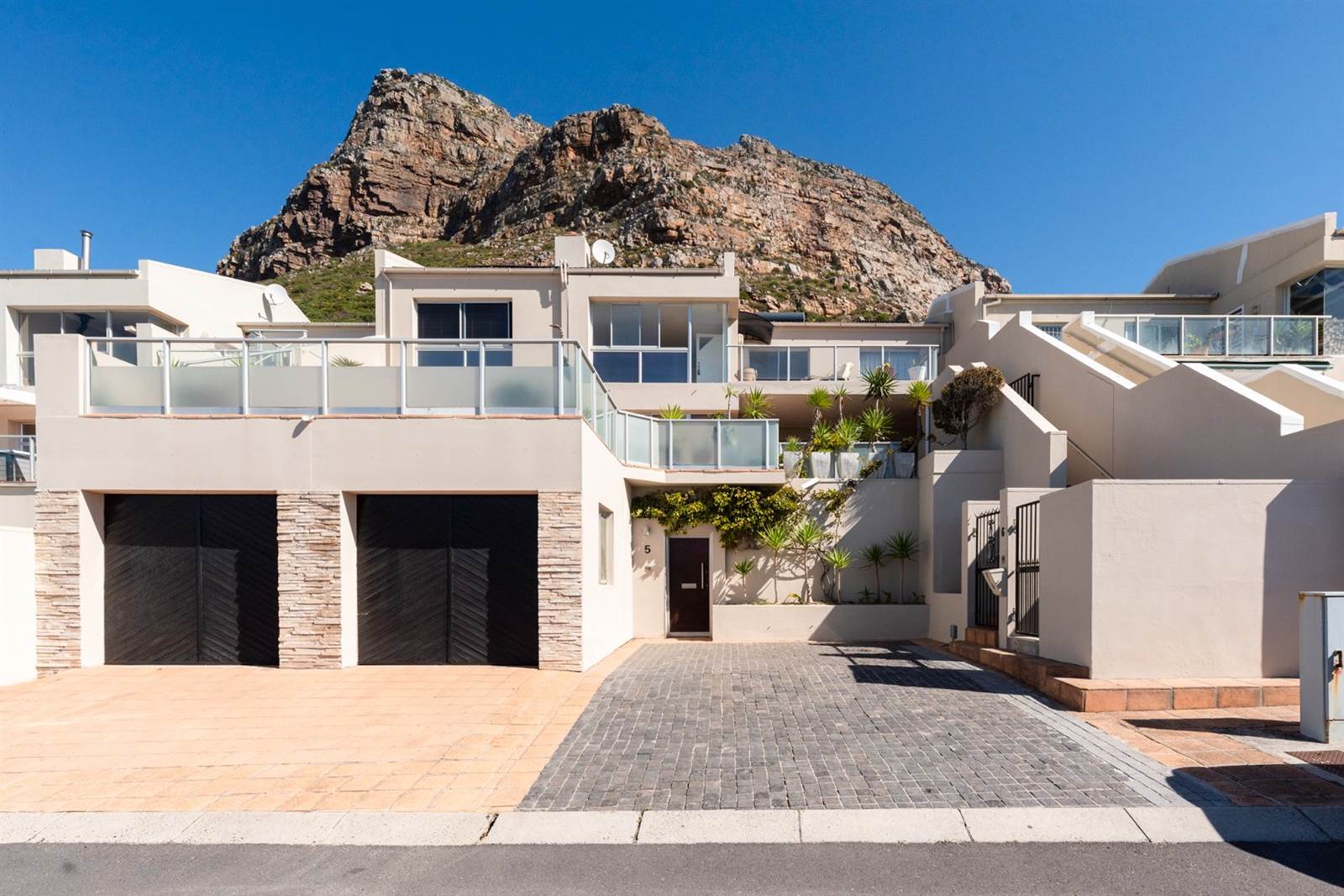 3 Bed Apartment in Muizenberg photo number 1