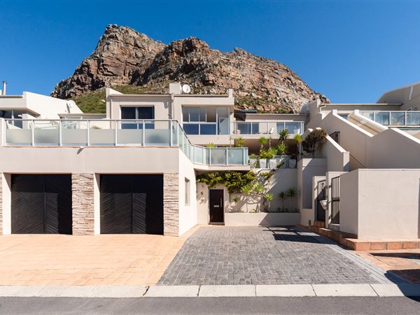 3 Bed Apartment in Muizenberg