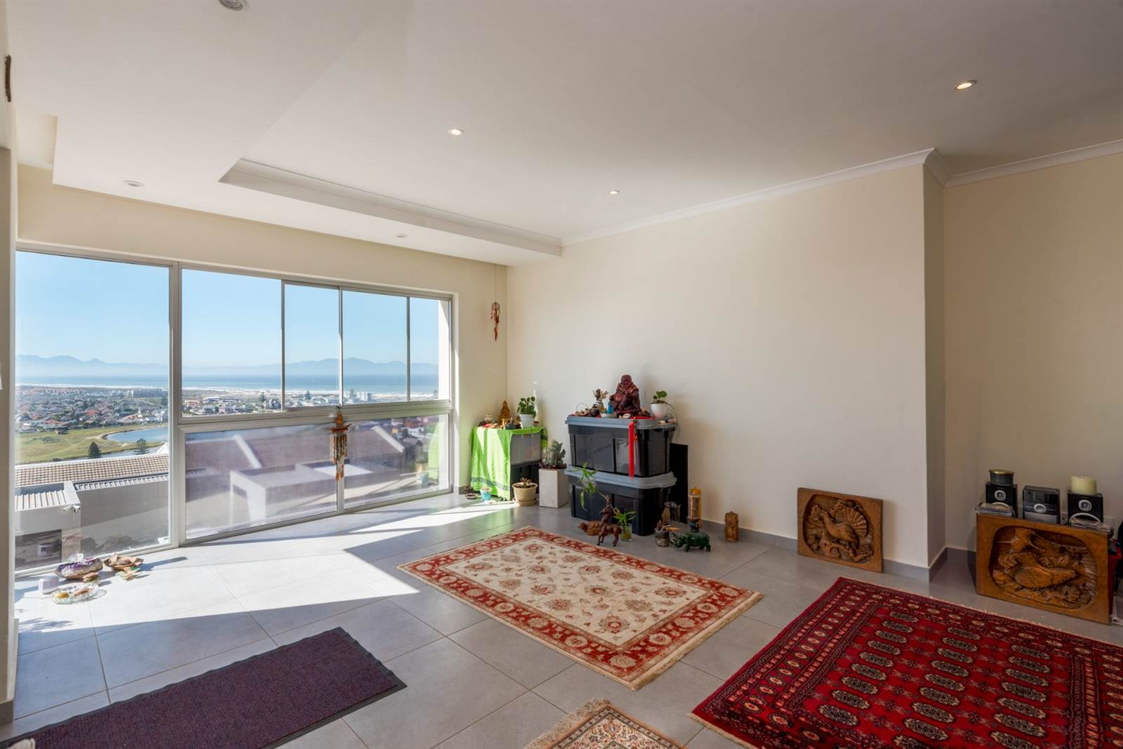 3 Bed Apartment in Muizenberg photo number 3