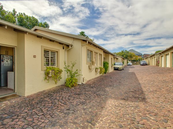 3 Bedroom Townhouse 3 Bedroom Townhouse