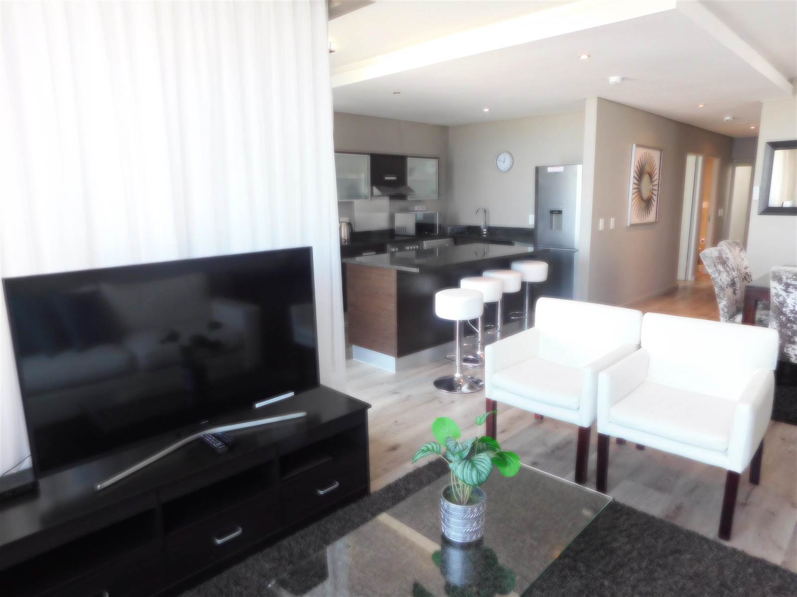 1 Bed Apartment in Blouberg photo number 13
