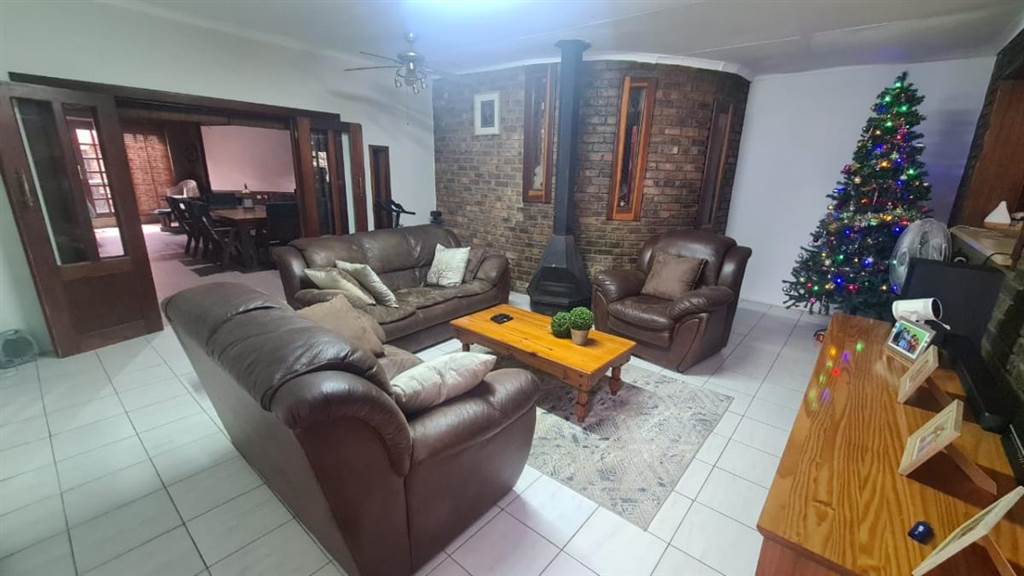 6 Bed House in Trichardt photo number 8