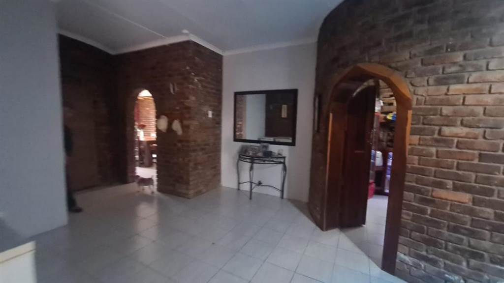 6 Bed House in Trichardt photo number 10