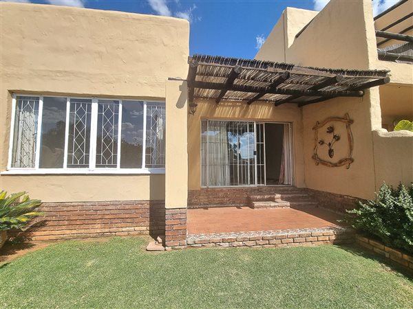 2 Bed Townhouse in Roodekrans