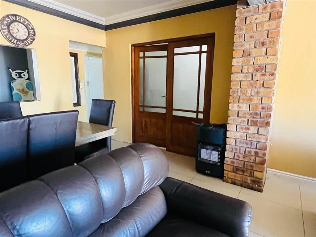 3 Bed House in Langa photo number 6