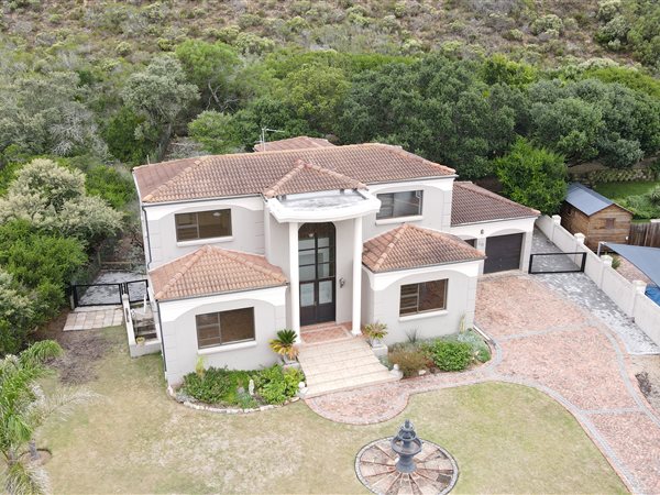 4 Bedroom House 4 Bedroom House