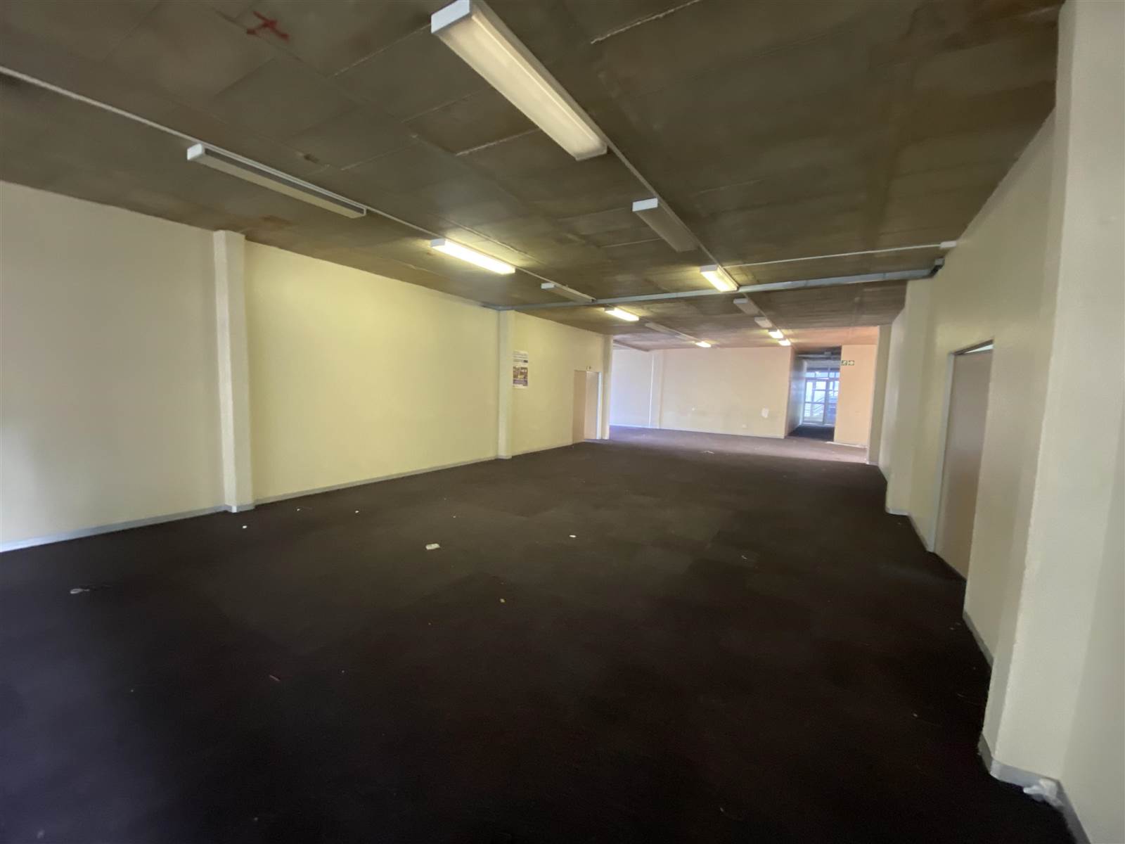 1398  m² Commercial space in Parkmore photo number 7