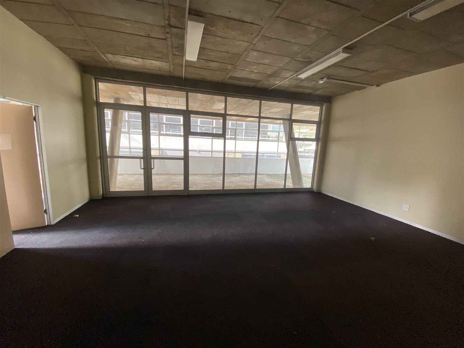 1398  m² Commercial space in Parkmore photo number 8