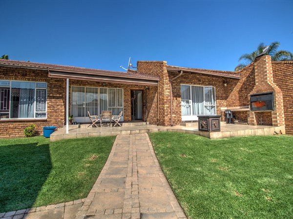 3 Bedroom Townhouse 3 Bedroom Townhouse