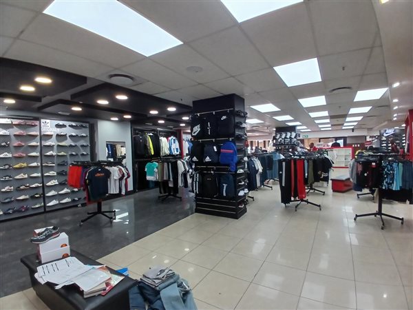 376 m² Retail Space 376 m² Retail Space