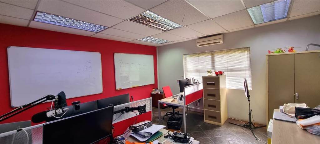 350  m² Office Space in Eldoraigne photo number 10