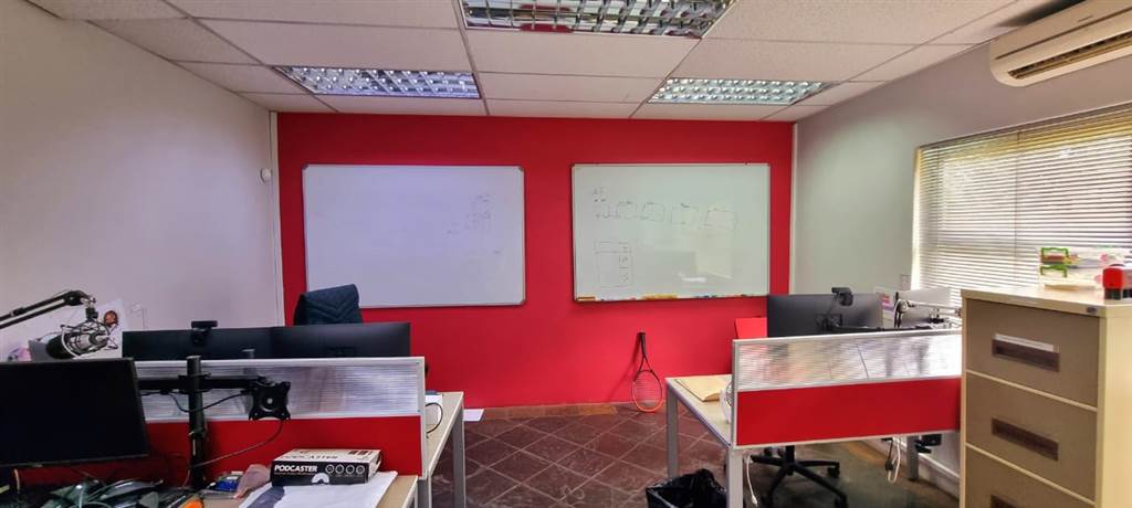 350  m² Office Space in Eldoraigne photo number 9