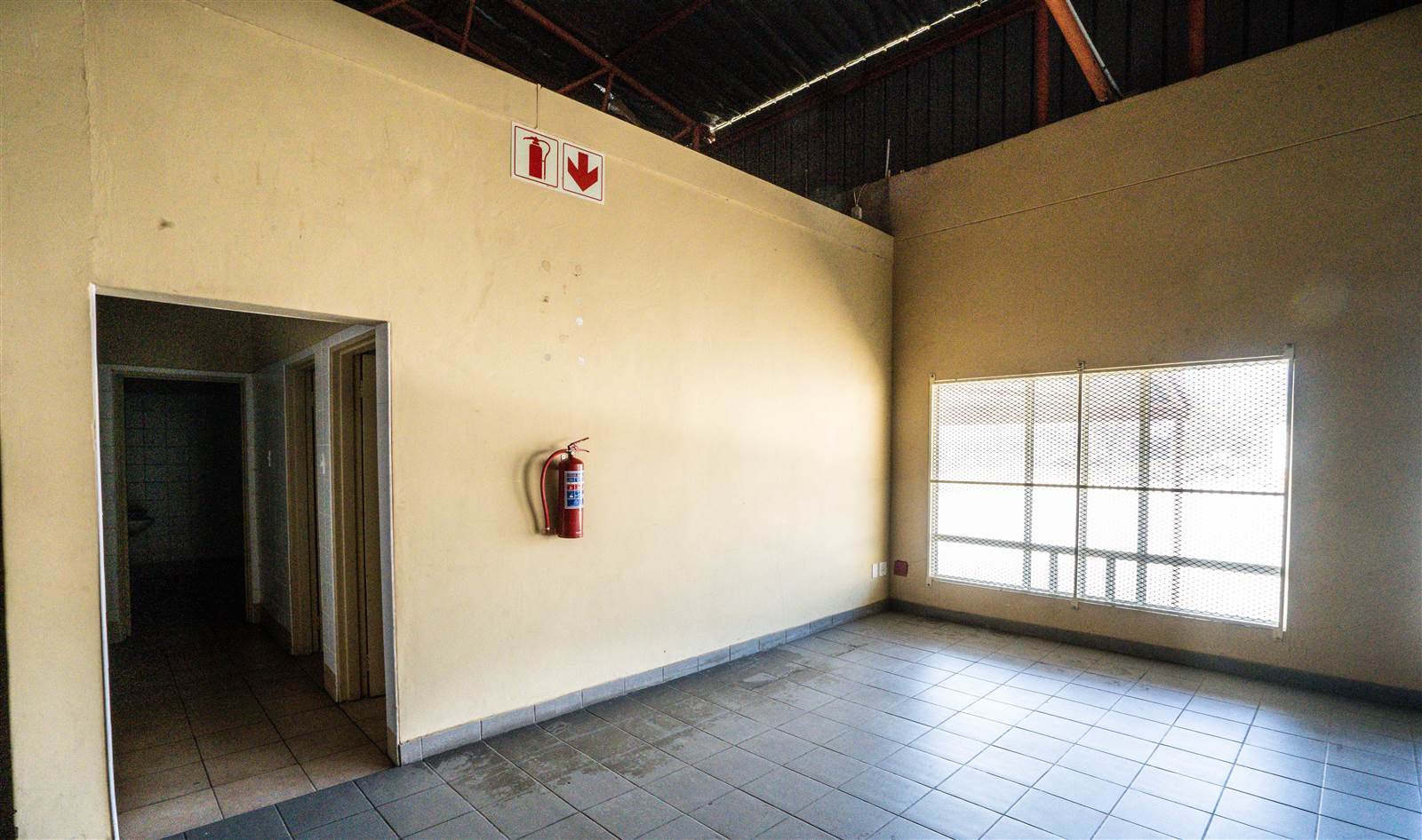 2050  m² Industrial space in Nelspruit Central photo number 13