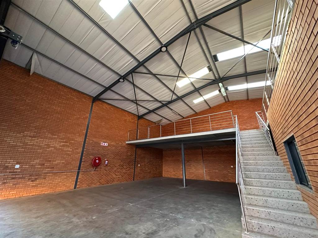 412  m² Industrial space in Linbro Park photo number 3