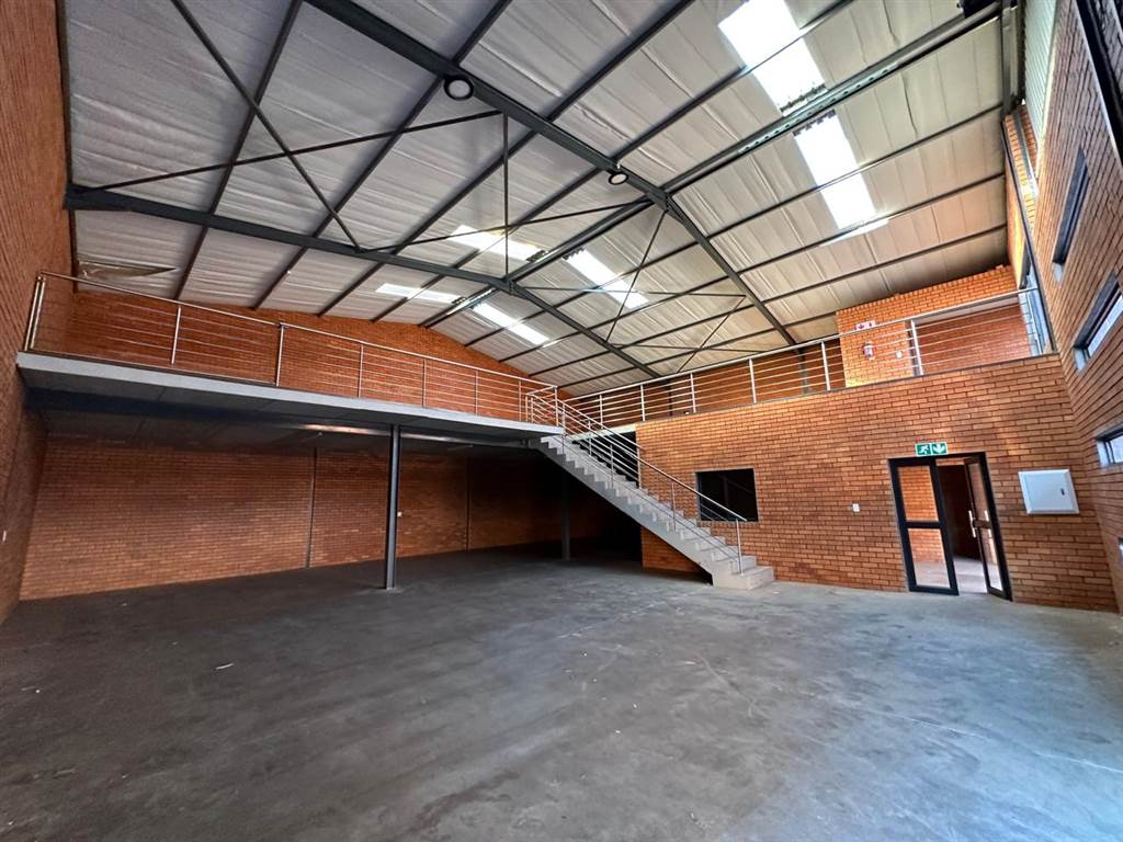 412  m² Industrial space in Linbro Park photo number 2