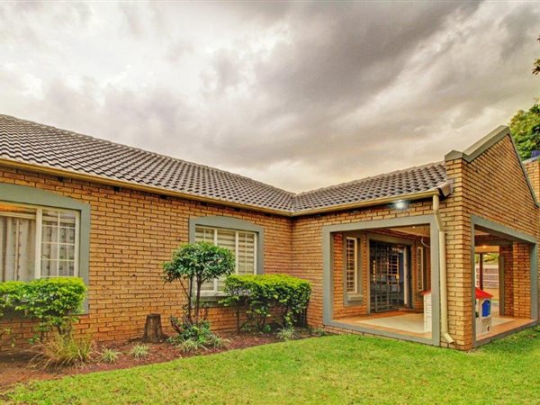 4 Bed Townhouse in Equestria