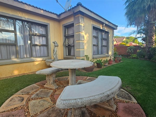 4 Bedroom House 4 Bedroom House
