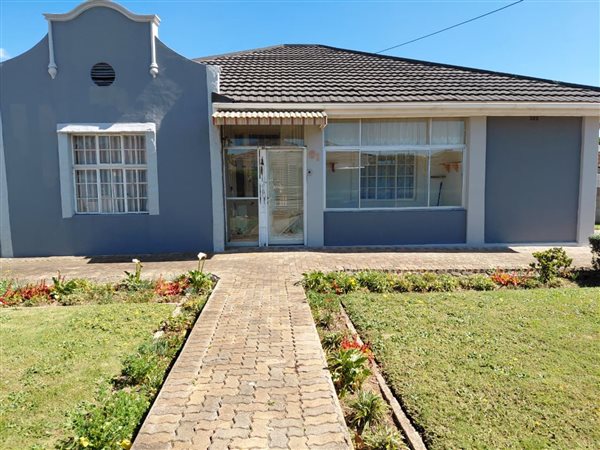 4 Bedroom House 4 Bedroom House