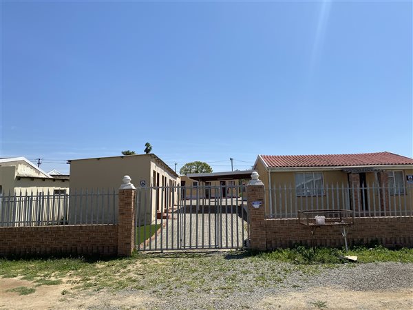 12 Bed House in Zwelitsha