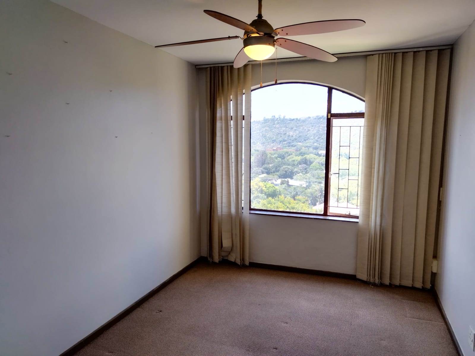 3 Bed Apartment in Rietfontein photo number 11