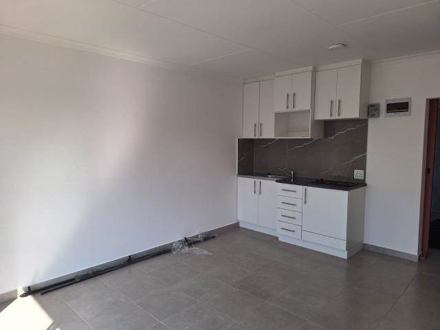 1 Bed Apartment in Athlone Park photo number 4