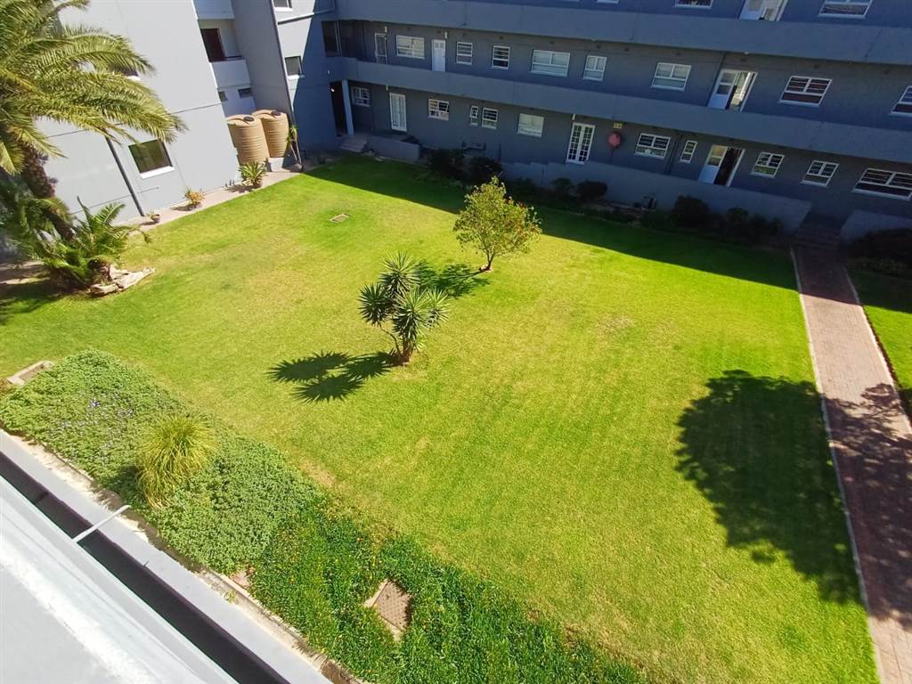 2 Bed Apartment in Milnerton Central photo number 22