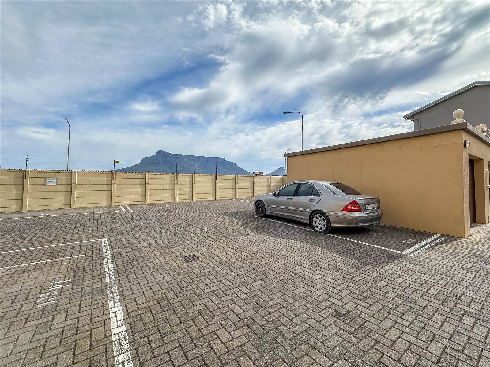 2 Bed Apartment in Milnerton Central photo number 19
