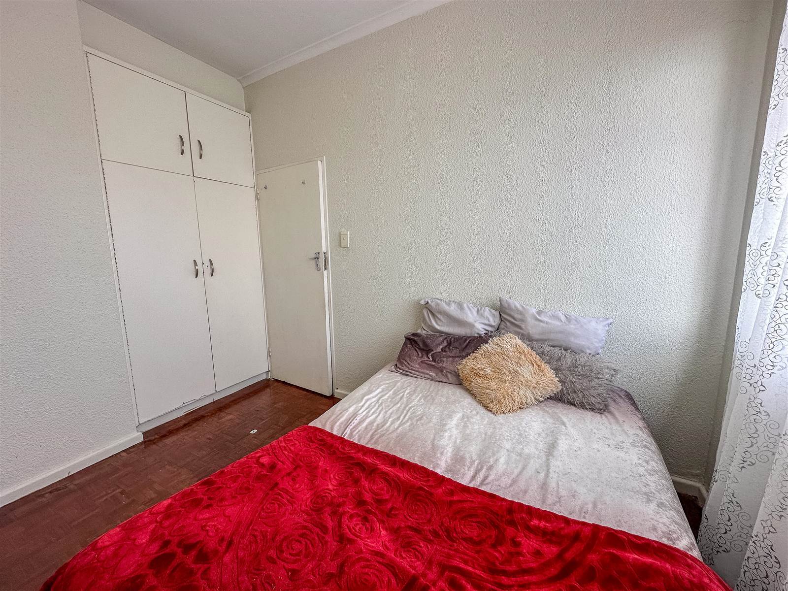 2 Bed Apartment in Milnerton Central photo number 7