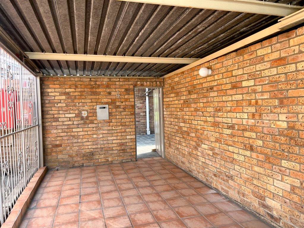 2 Bed Townhouse in Benoni Central photo number 21