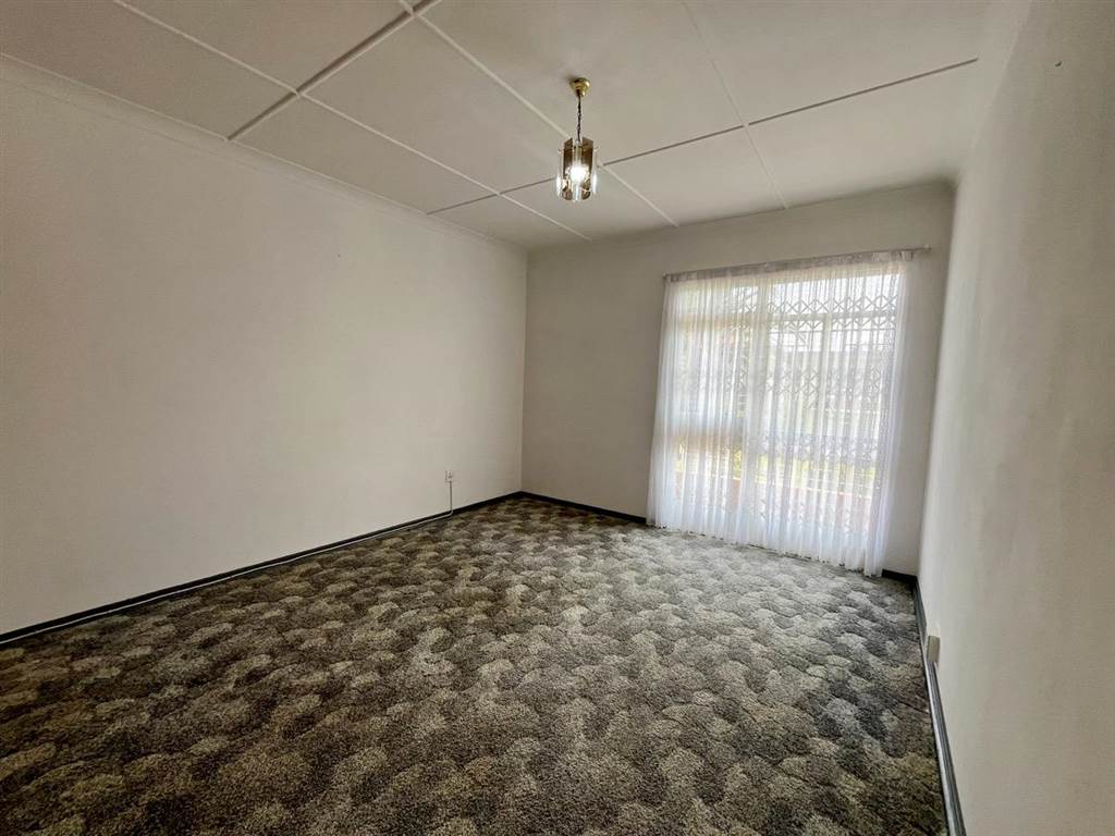 2 Bed Townhouse in Benoni Central photo number 12