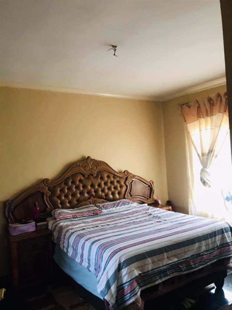 3 Bed House in Umlazi photo number 5