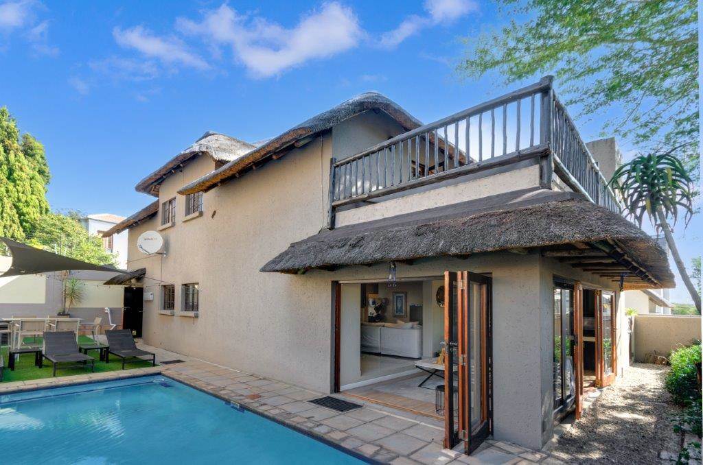 4 Bed House in Douglasdale photo number 1