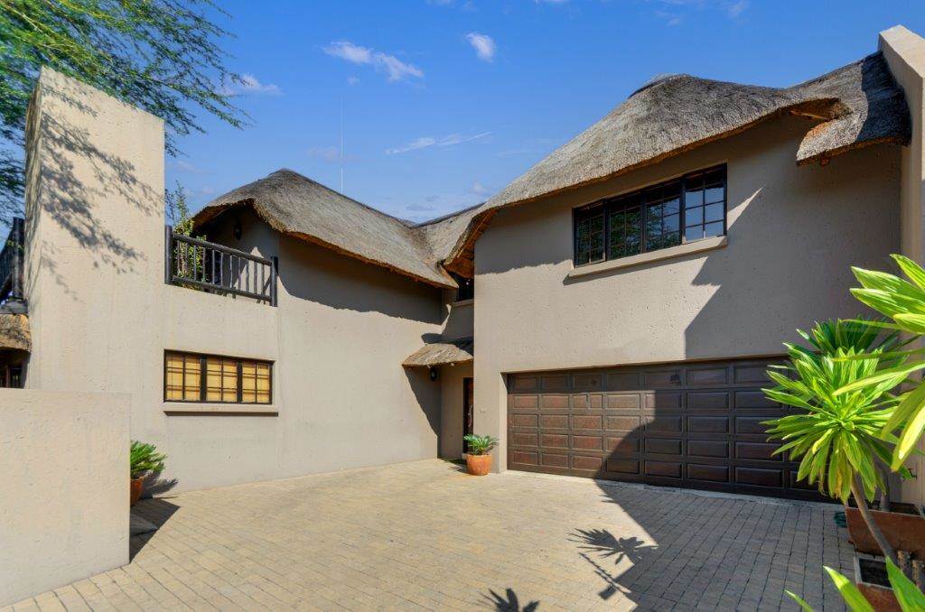 4 Bed House in Douglasdale photo number 18