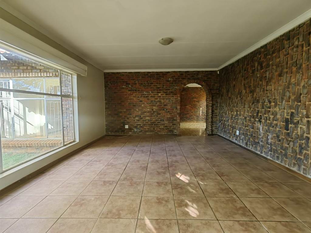 3 Bed House in Mooivallei Park photo number 6
