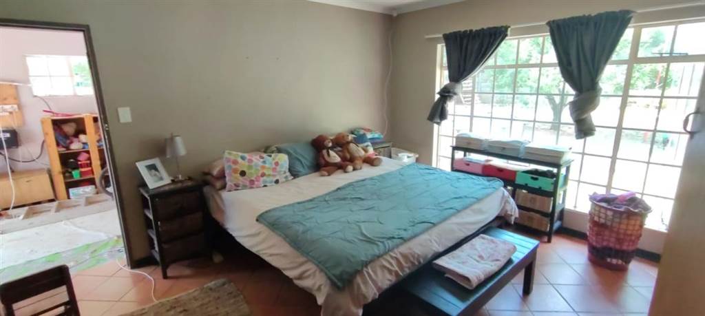 4 Bed House in Wilkoppies photo number 30