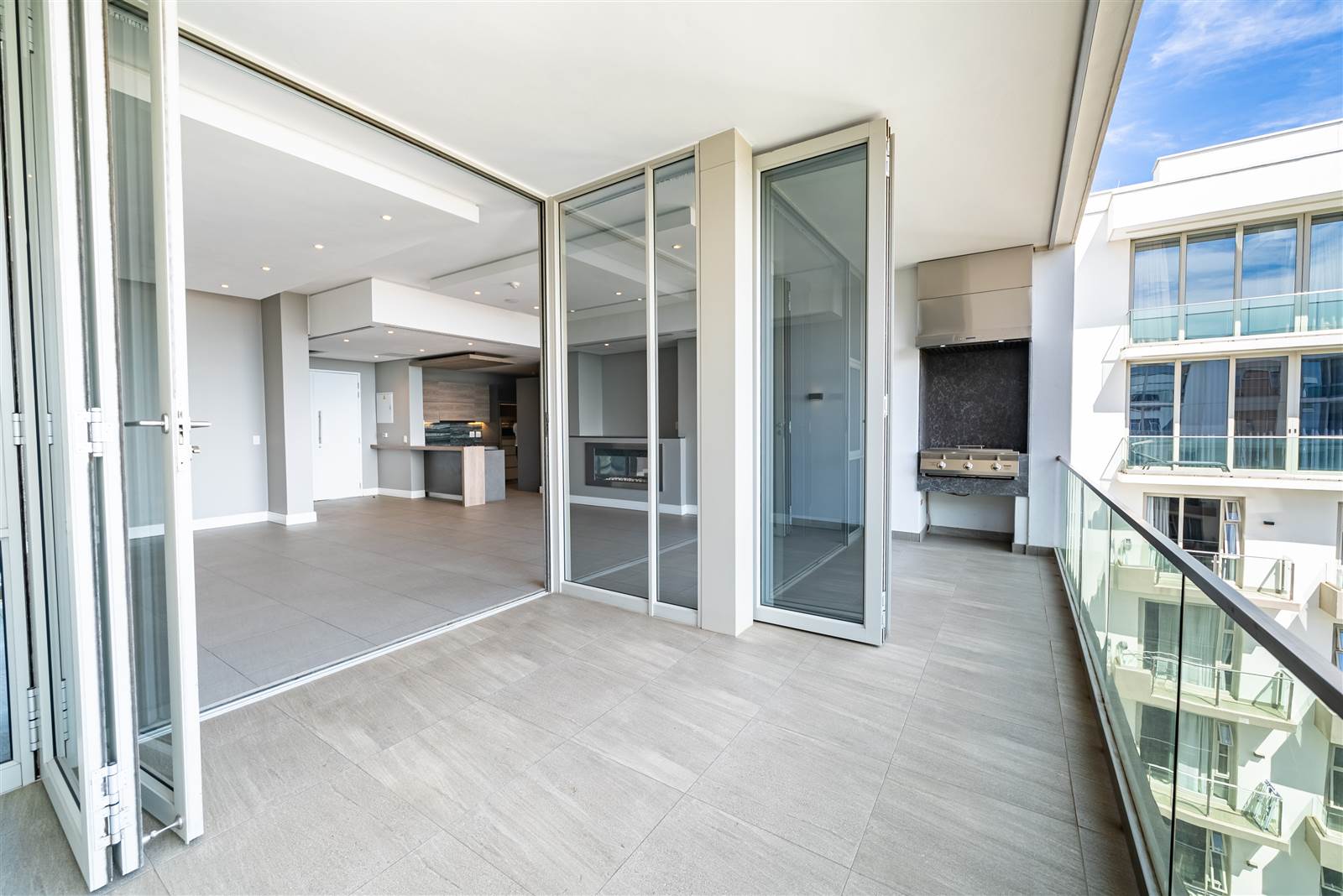 3 Bed Penthouse in Rosebank photo number 7