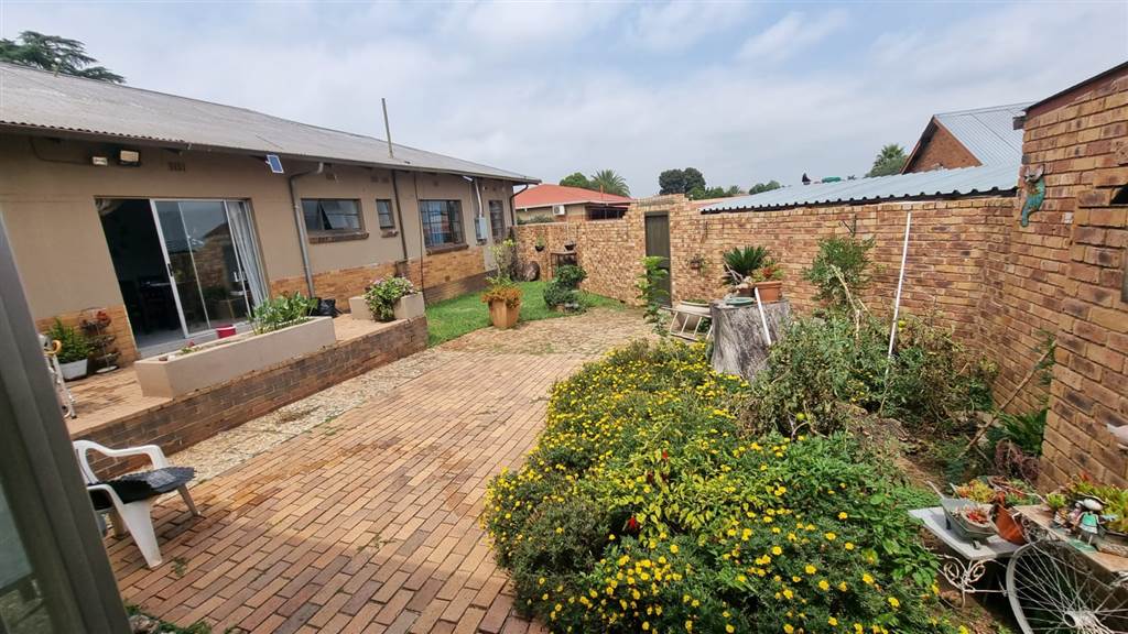 3 Bed House in Kempton Park Central photo number 2