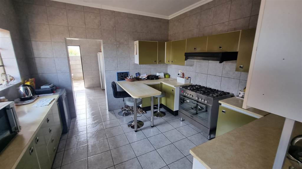 3 Bed House in Kempton Park Central photo number 10