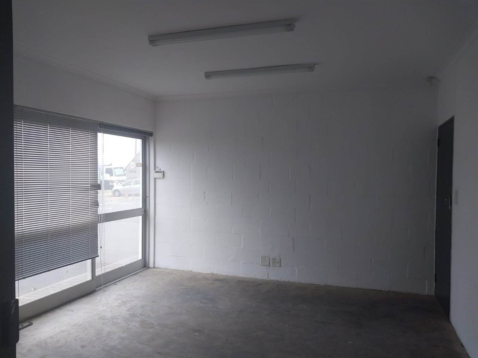 400  m² Commercial space in Milnerton Central photo number 4