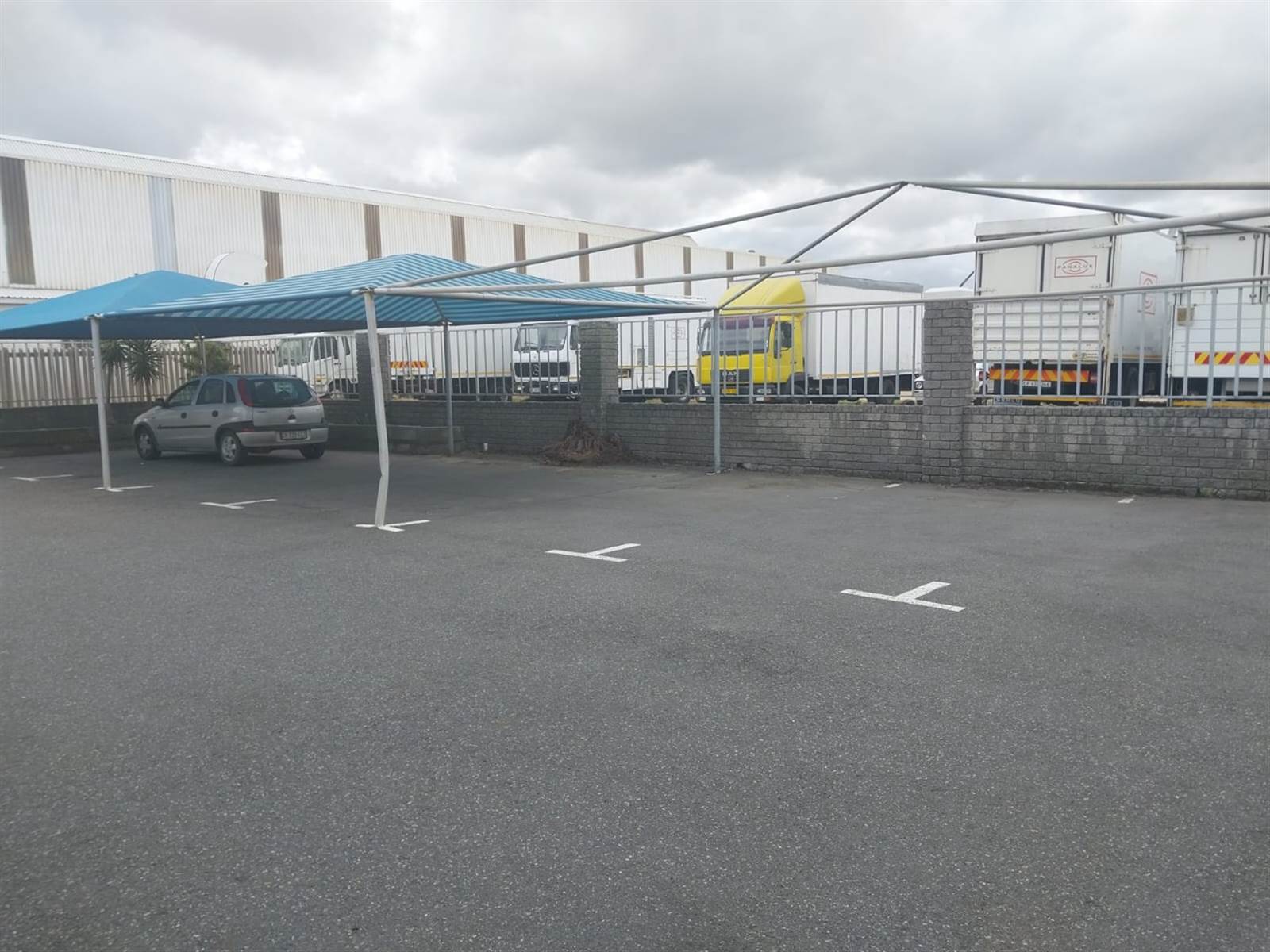 400  m² Commercial space in Milnerton Central photo number 24