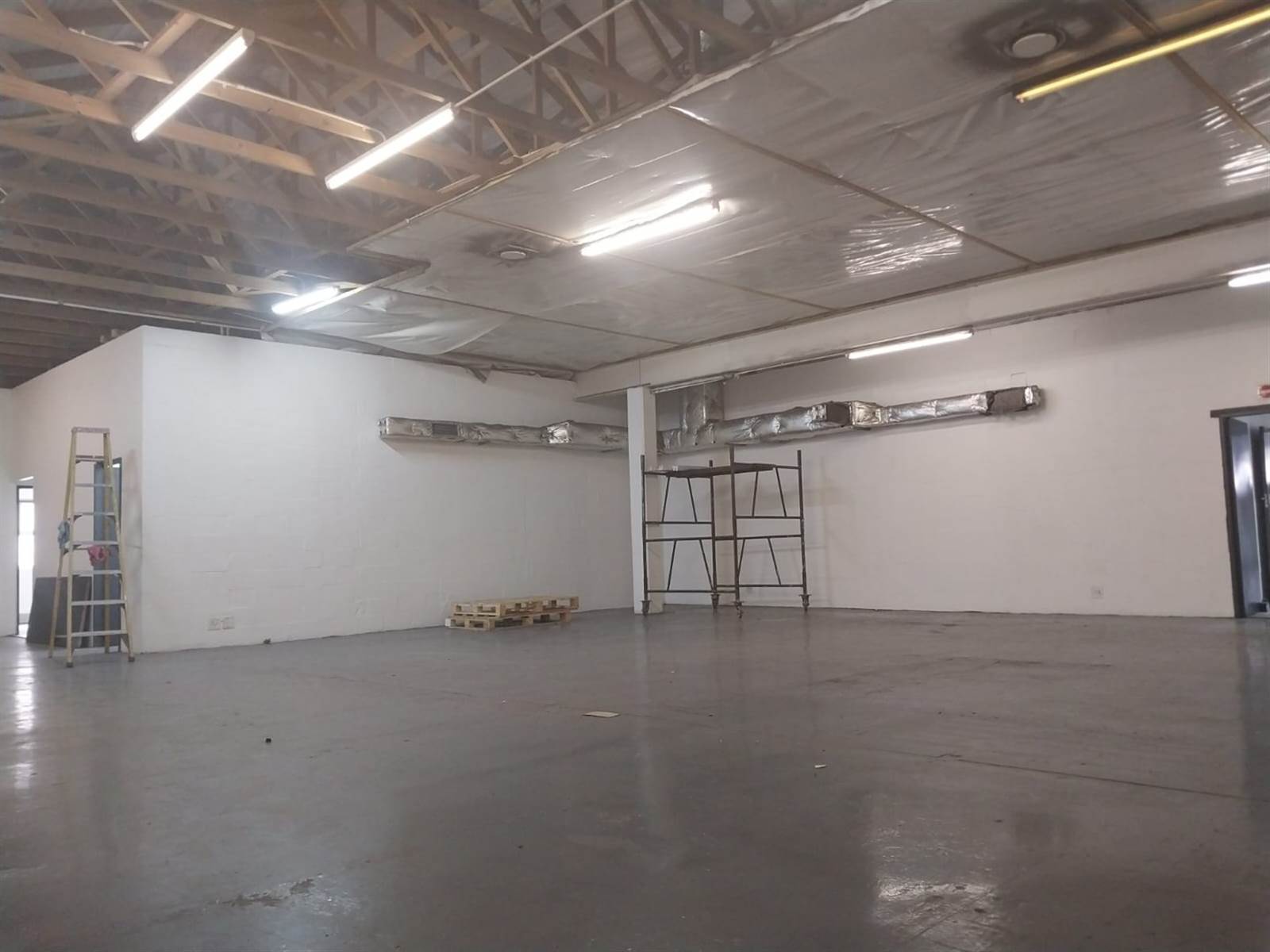 400  m² Commercial space in Milnerton Central photo number 18