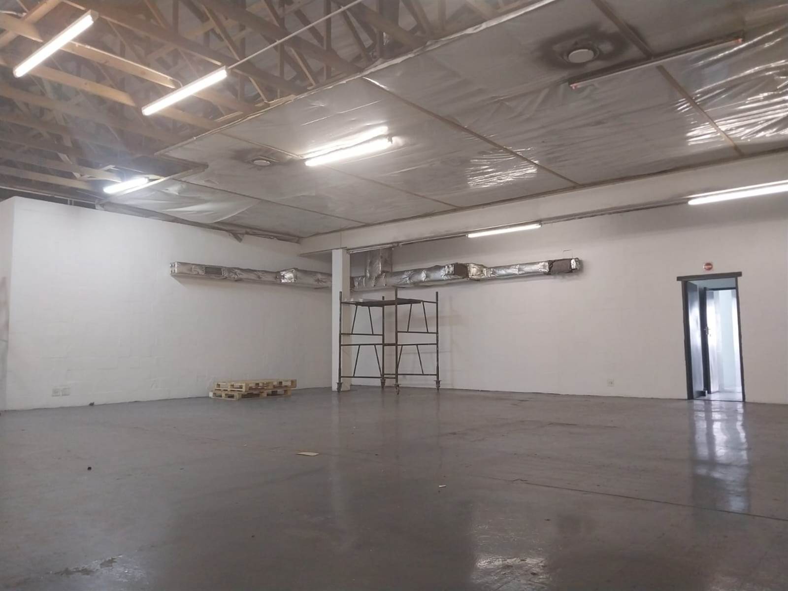 400  m² Commercial space in Milnerton Central photo number 17
