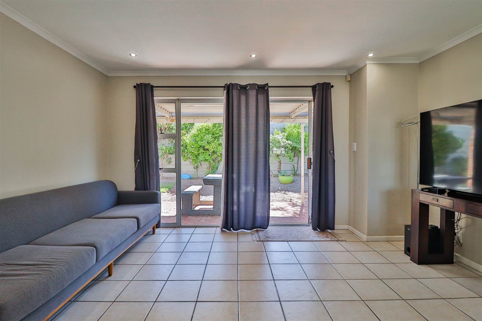 2 Bed Townhouse in Vredekloof Heights photo number 9