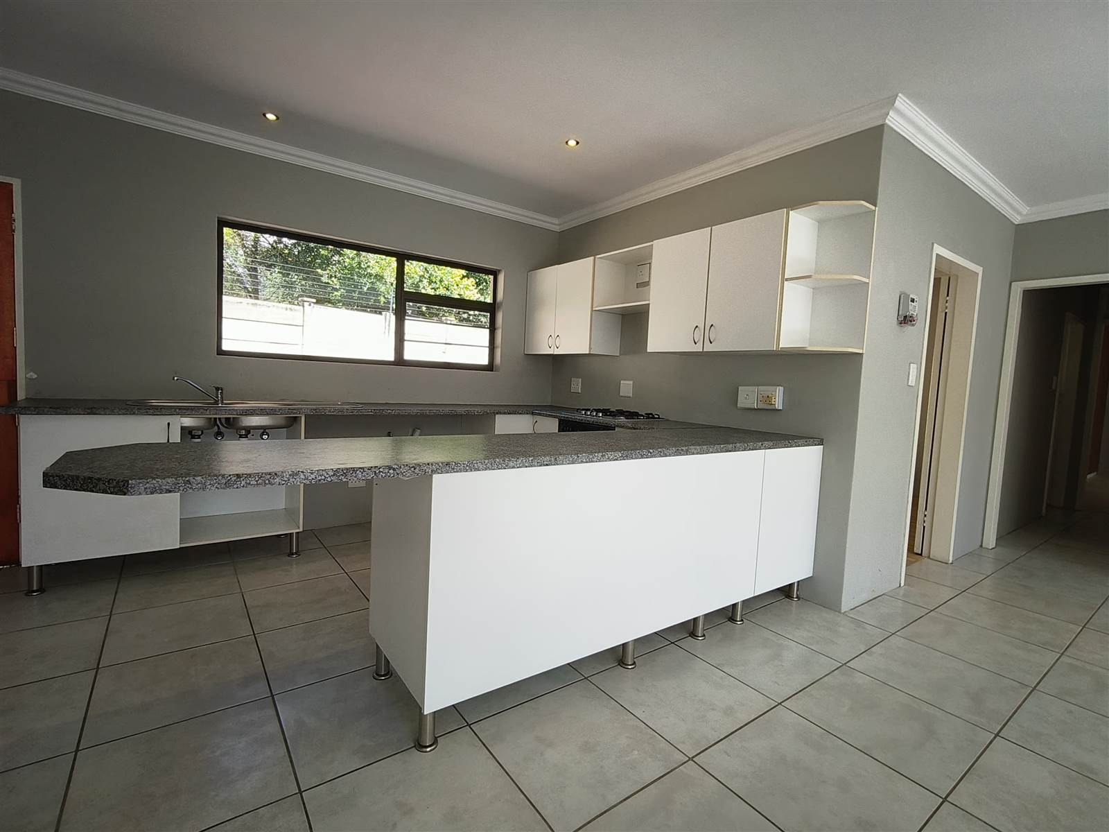 3 Bed House in Johannesburg North photo number 6