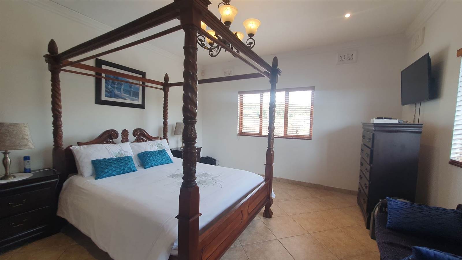 9 Bed House in Umtentweni photo number 29