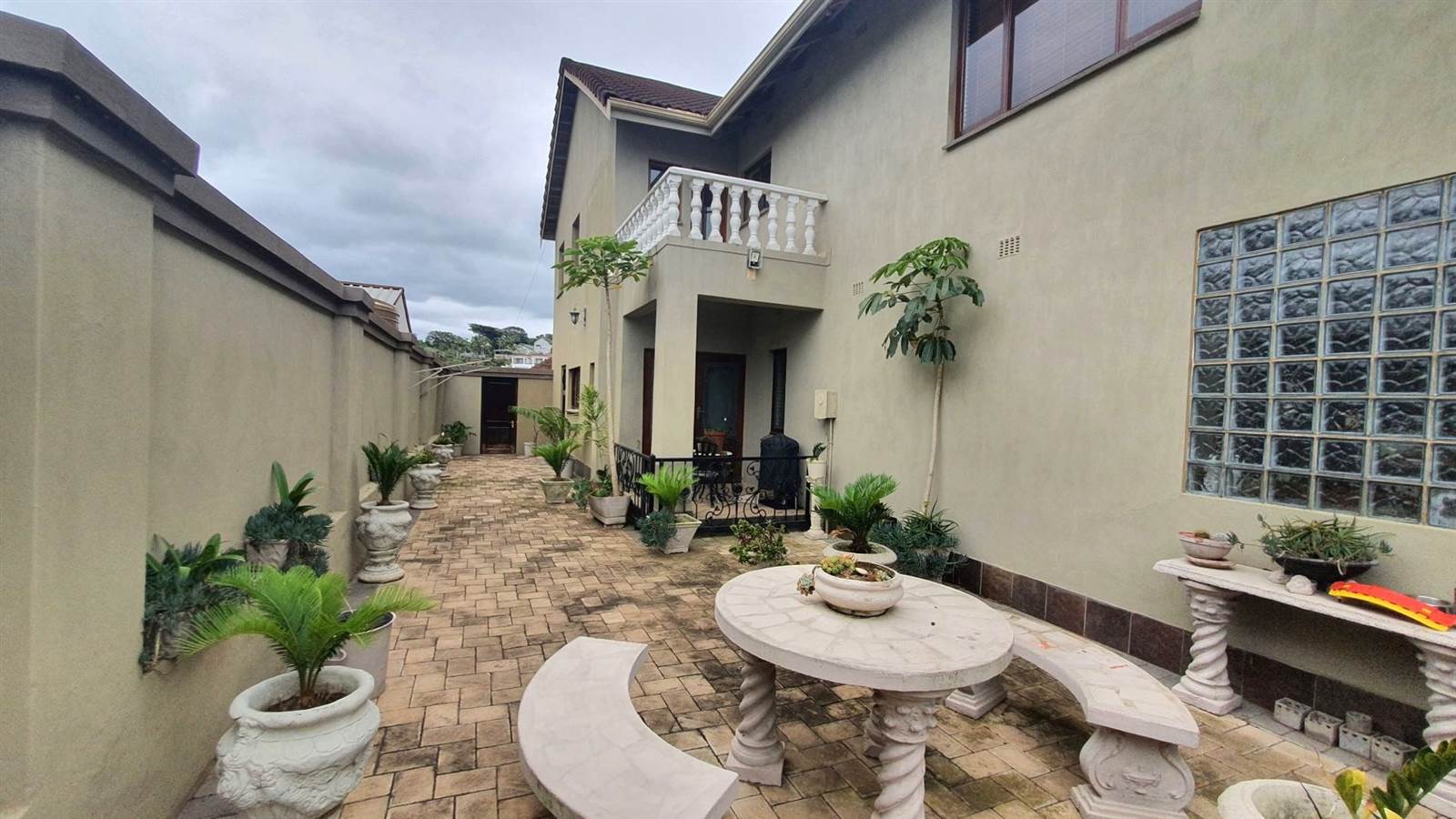 9 Bed House in Umtentweni photo number 6