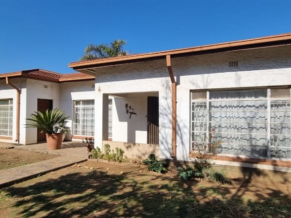 4 Bedroom House 4 Bedroom House