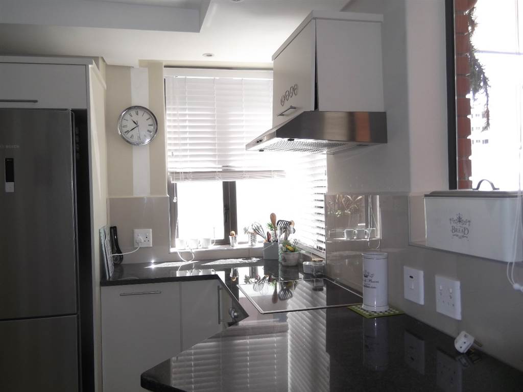 2 Bed Apartment in Strand Central photo number 2