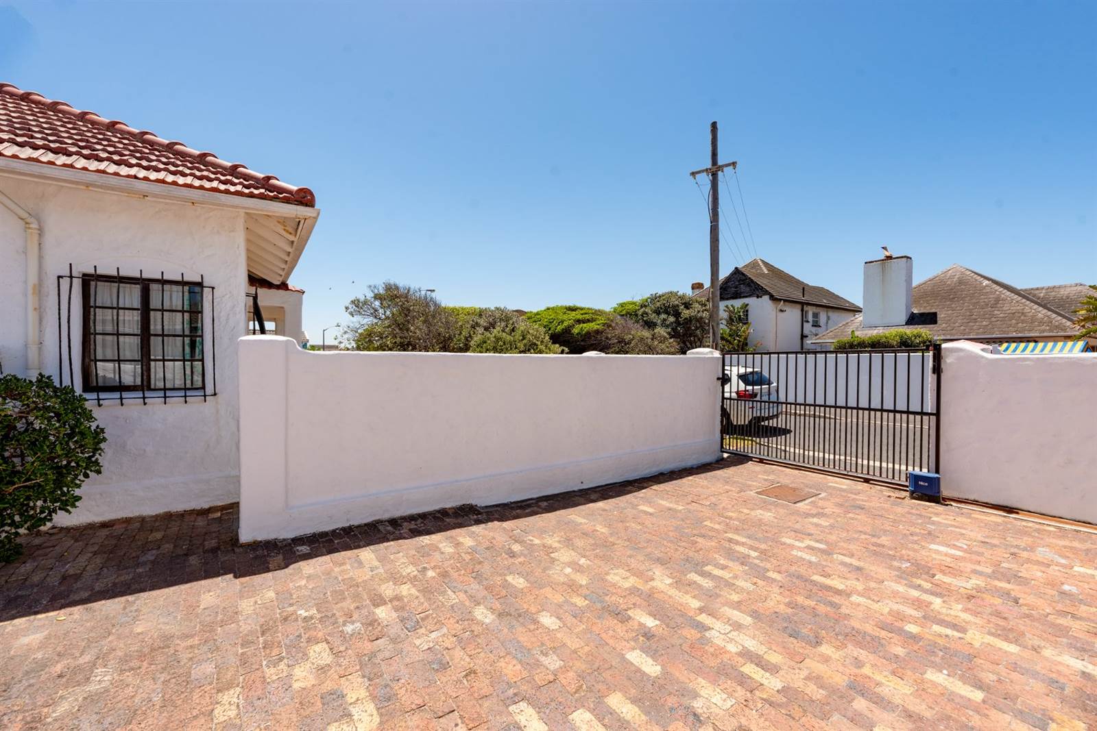 4 Bed House in Muizenberg photo number 3